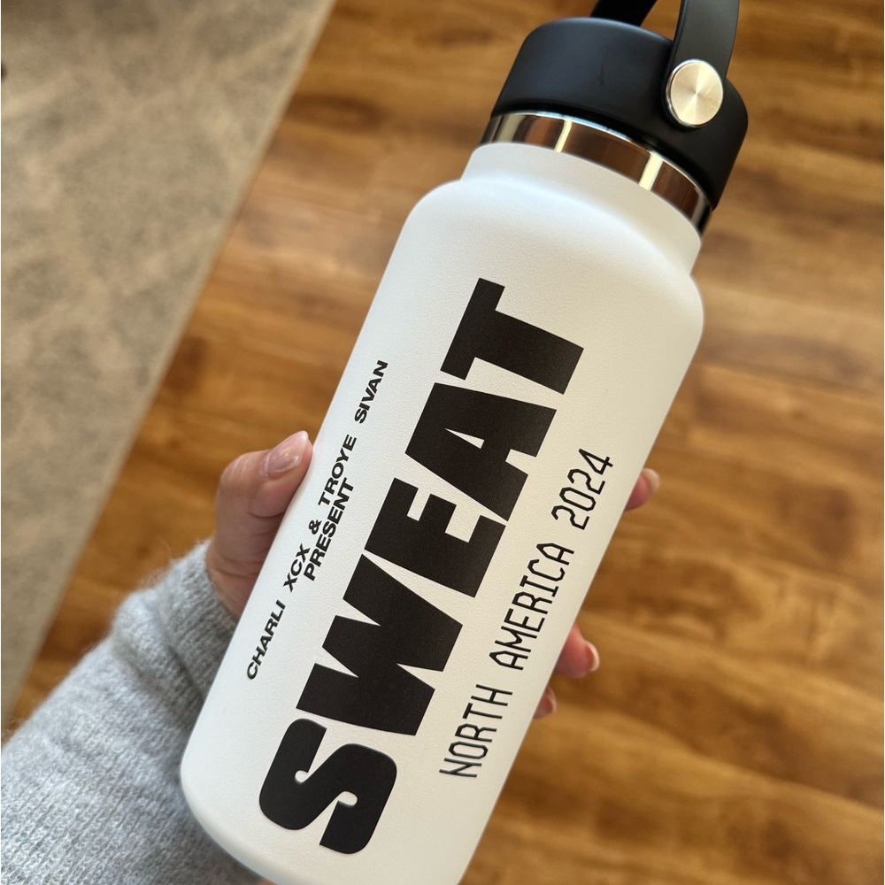 Hydro Flask 32oz Sweat Tour 2024